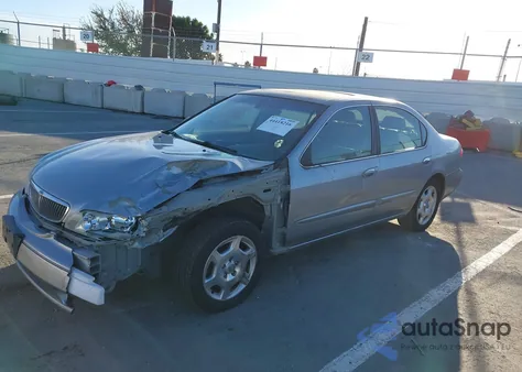 2001 Infiniti I30 Luxury z USA, uszkodzony, nr VIN JNKCA31A21T022695